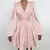 Imagem do Vestido feminino de seda rosa, com mangas bufantes e botões na frente.