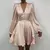 Imagem do Vestido feminino de seda rosa, com mangas bufantes e botões na frente.