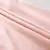 Vestido feminino de seda rosa, com mangas bufantes e botões na frente. na internet