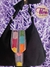 Bolso petit color negro con bordados verticales