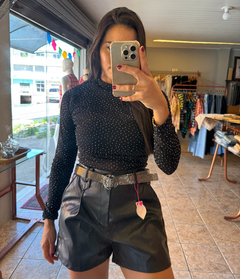 Blusa em tule com pedraria