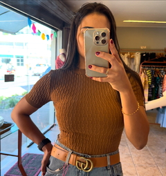 Blusa tricô com mangas