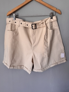 Short acompanha cinto