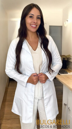 Jaleco Feminino Bordado Estética - Acinturado em Microfibra Gabardine - Bulgarelli Jalecos & Bordados