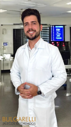 Jaleco Masculino Bordado Farmácia - Microfibra Gabardine - loja online