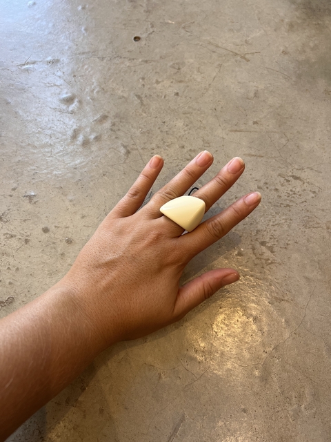 Anel de acetato branco