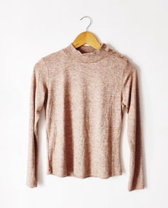 Polera De Bremer Con Botones En Hombro en internet