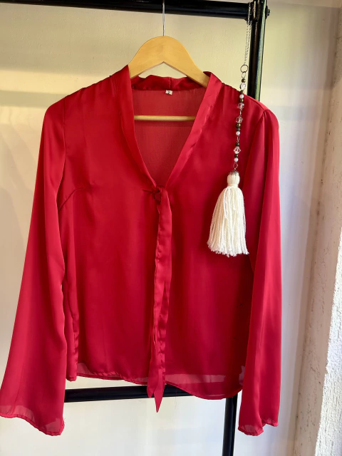 Blusa de satén con lazo