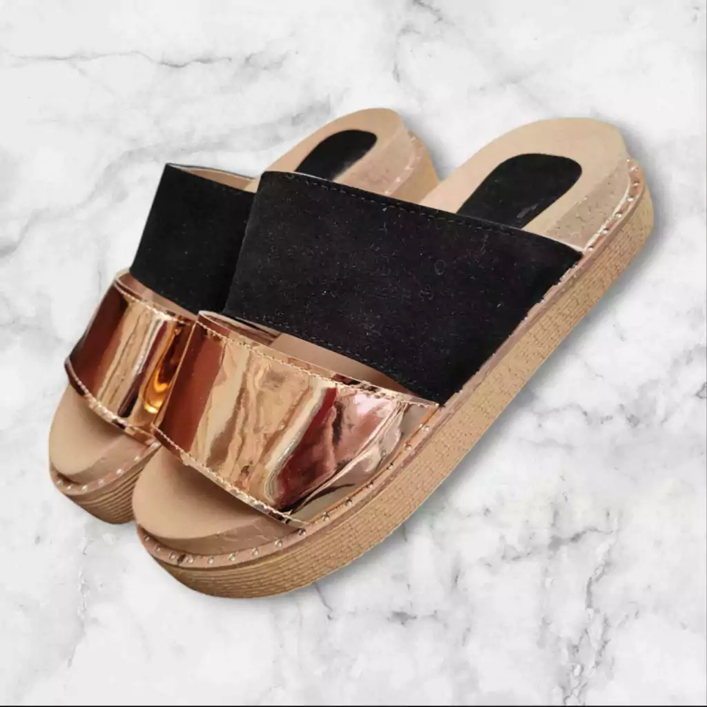 Sandalias Doradas con Negro