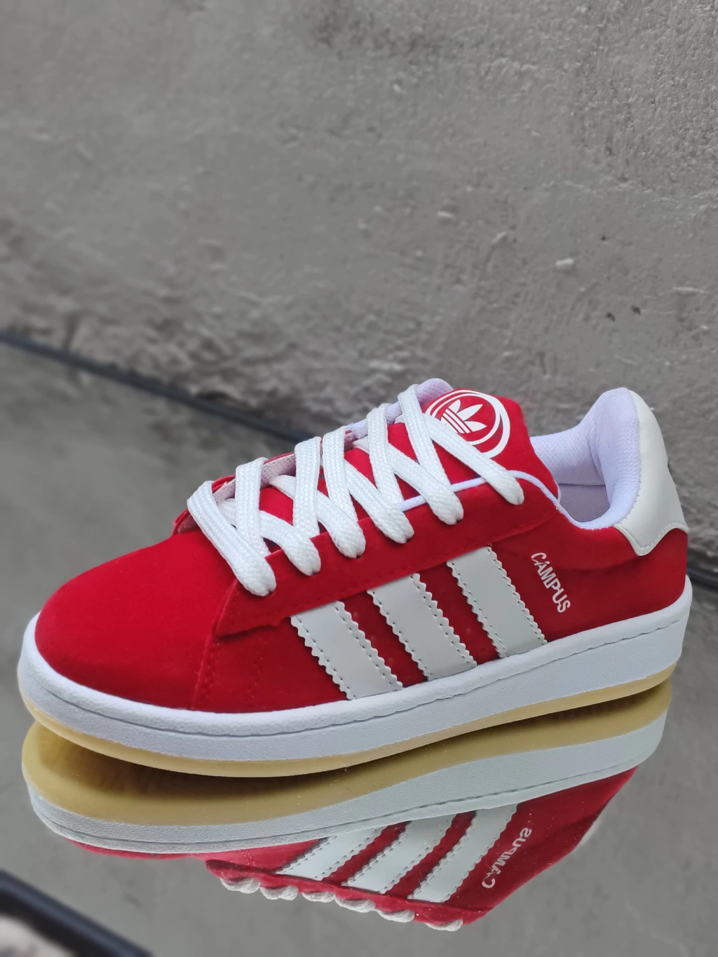 Zapatillas Campus (Cocidas) - Color Negro con blanco del 35 al 43; Roja del 35 al 41; Gris del 35 al 44 y Toda Negra del 35 al 44