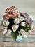 Arranjo de Botão de Rosas Brancas - Coccinella Decor