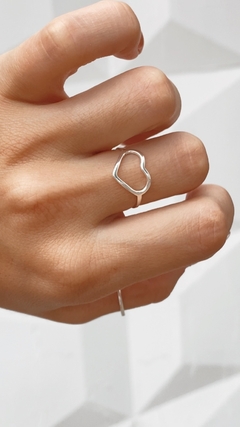 Anel coração vazado na internet