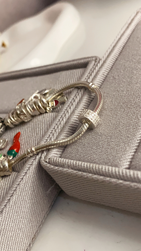 Berloque separador com microzircônias