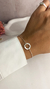 Pulseira círculo vazado ondulado na internet