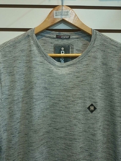 Camisa Manga Longa Tracejada Gola Redonda Cinza Claro