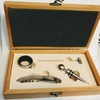 SET VINO 4 PIEZAS CAJA DE MADERA CLARITO