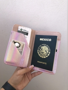Portapasaporte Rosa Tornasol - Flores Prints