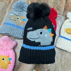 Gorro dino bordado con piel - comprar online