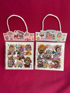 Planchas de stickers Labubu