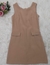 Modas Domi Vestido Tubinho Meia Coxa Detalhe Bolsos Fake em Alfaiataria Gabardine 199