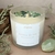 Vela perfumada Leveza do Ser com ingredientes de alecrim e cristais de  quartzo verde, em um recipiente jateado com cera de coco de 180g.