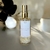 Frasco de spray aromatizador de ambiente HOME SPRAY RENOVANDO CICLOS 120ML com delicioso aroma de orquídea negra e energizado com cristais de quartzo branco. 