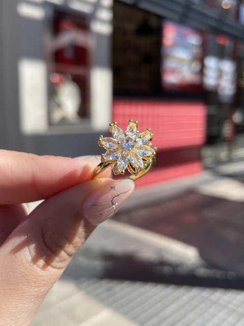Anillo giratorio diamond petal golden (regulable) - comprar online