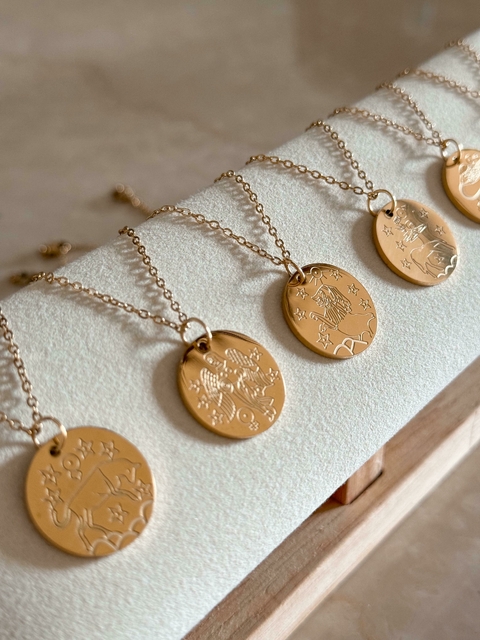 COLLAR ASTROS DORADO