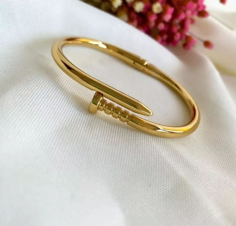 Bracelete prego verniz italiano