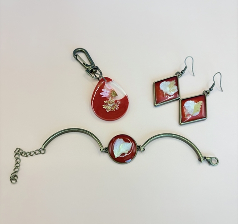 Kit pulseira, brinco e chaveiro ouro velho - comprar online