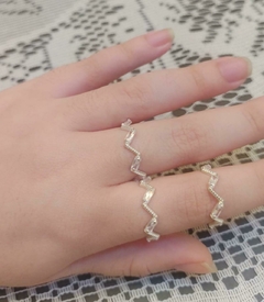 ANEL PRATA 925 ZIG ZAG COM ZIRCÔNIA CRISTAL - comprar online