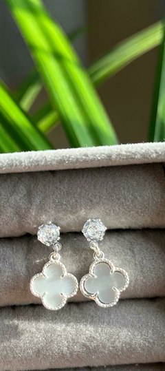 BRINCO PRATA 925 PONTO DE LUZ CRISTAL INSPIRAÇÃO VAN CLEEF TREVO MADRE PÉROLA