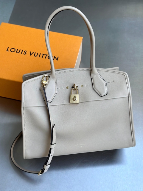 Bolsa Louis Vuitton City Steamer MM Bege - comprar online