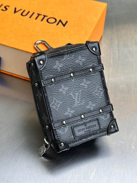 Mini Mochila Louis Vuitton Eclipse Trunk Preta