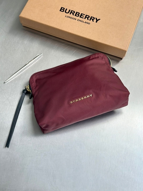 Clutch Burberry Mauve Nylon Vinho - comprar online