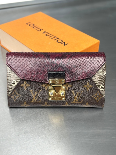 Carteira Louis Vuitton Pallas Monograma Phyton - comprar online