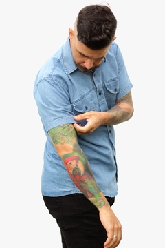 Camisa Jeans Adulto Masculina Manga Curta 2 Bolsos na internet
