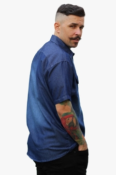Camisa Jeans Adulto Masculina Manga Curta 2 Bolsos na internet