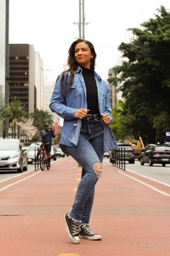 Camisa Jeans Adulto Feminina Manga Longa Lavagem Clara na internet