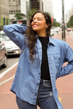 Camisa Jeans Adulto Feminina Manga Longa Lavagem Clara - comprar online
