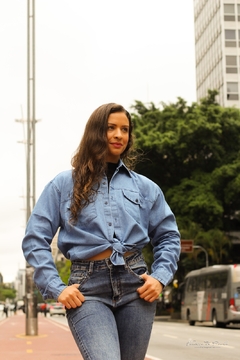 Camisa Jeans Adulto Feminina Manga Longa Lavagem Clara - loja online