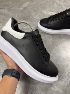 Imagem do TÊNIS ALEXANDER MCQUEEN PRETO COM BRANCO