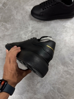 TÊNIS ALEXANDER MCQUEEN ALL BLACK - loja online