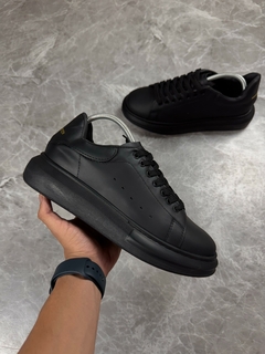 TÊNIS ALEXANDER MCQUEEN ALL BLACK