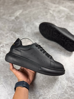 TÊNIS ALEXANDER MCQUEEN ALL BLACK - Magnata Outlet