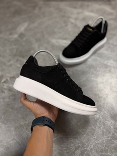 TÊNIS ALEXANDER MCQUEEN PRETO SOLADO BRANCO CAMURÇA - comprar online
