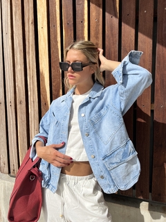 CAMPERA LIGHT DENIM MULTIPOCKET en internet