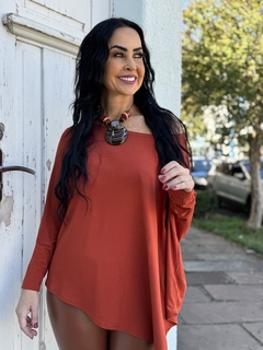 Blusa Kia Assimétrica na internet