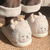 Pantufa Ovelhinha - Chinelos de pelúcia fofos - Bafofa