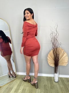 Vestido ombro a ombro na internet